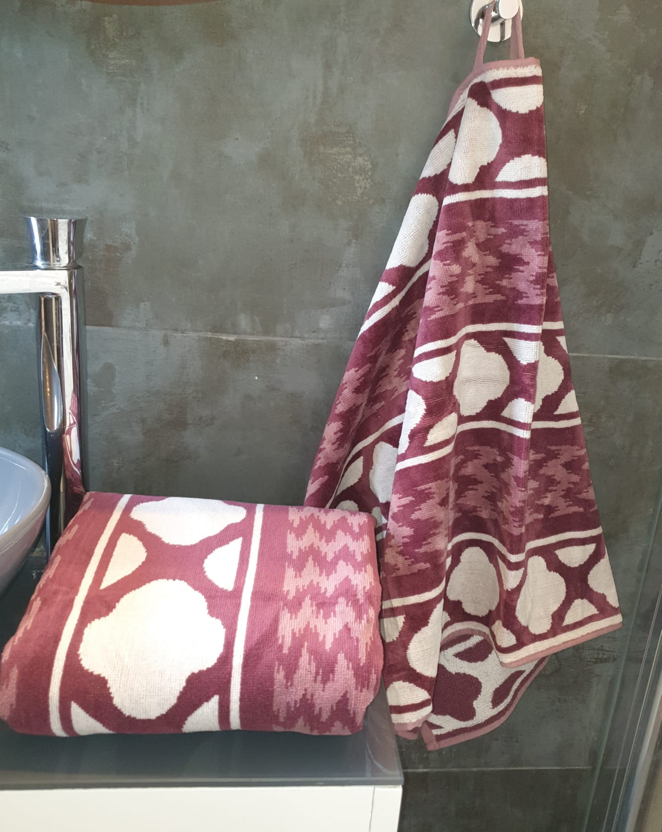 מבגת 100% כותנה סרוקה רכה ומפנקת ביותר דגם עננים בורדו