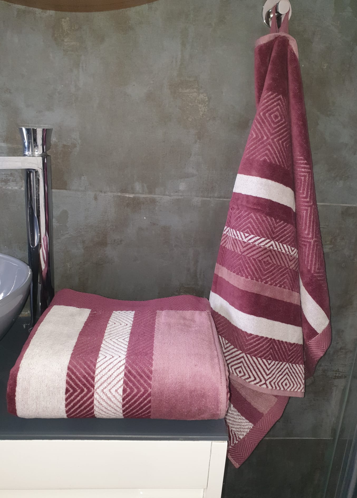 , מבגת 100% כותנה סרוקה, רכה ומפנקת ביותר, דגם משבצותצבע בורדו